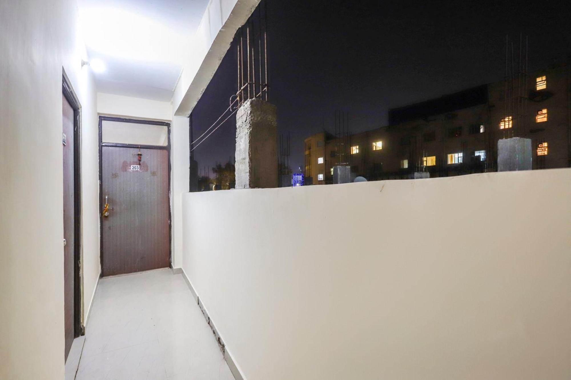 Hotel O Royal Residenc Indirapuram Exterior photo